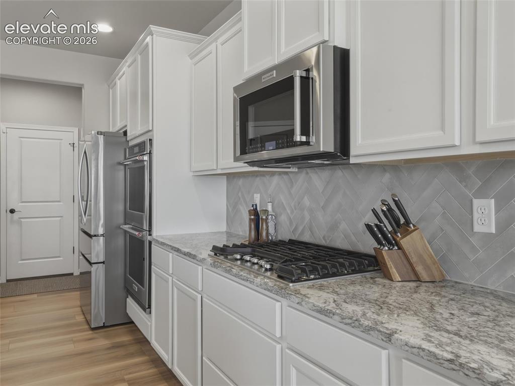 Image 8 of 50: Kitchen