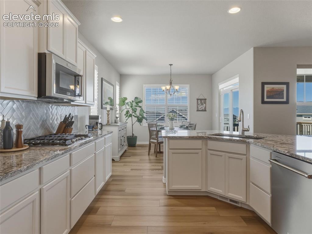Image 9 of 50: Kitchen