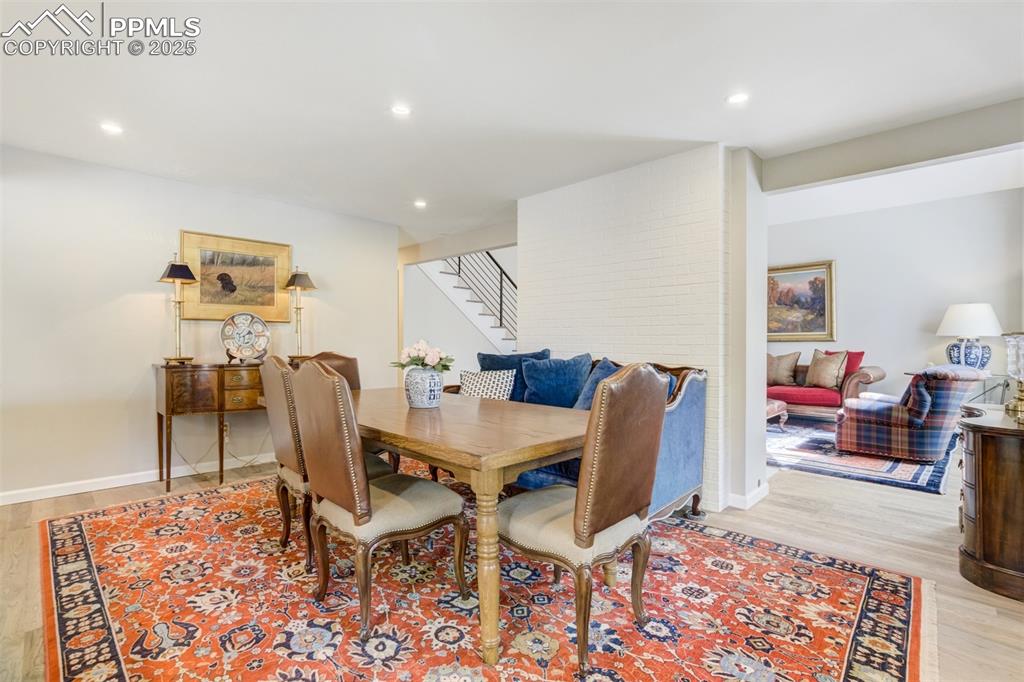 Image 12 of 50: Dining Area