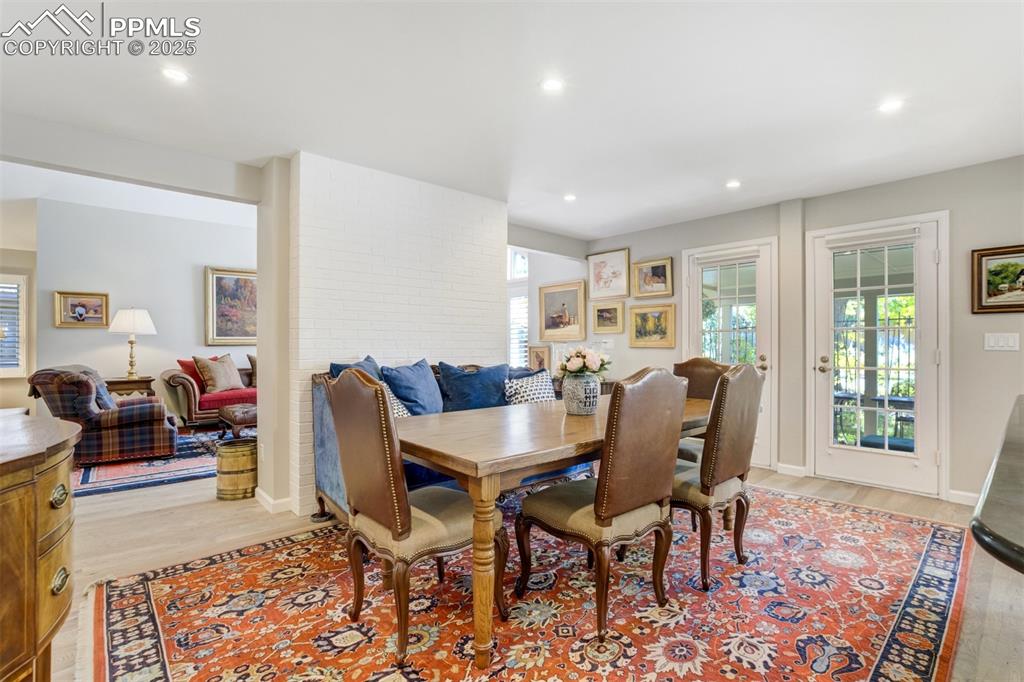 Image 13 of 50: Dining Area