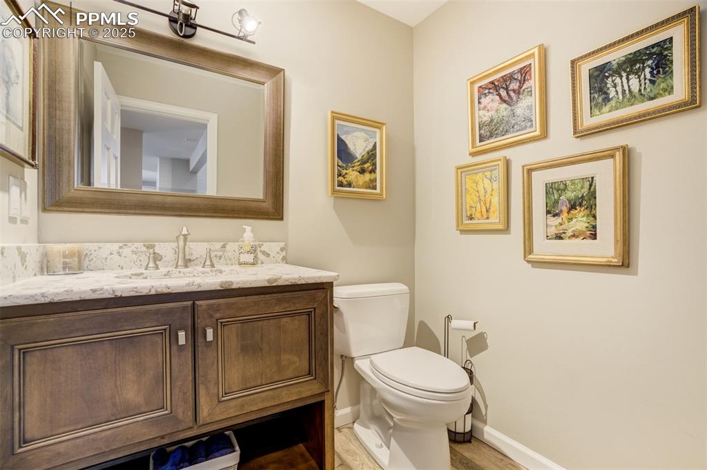 Image 33 of 50: Bathroom