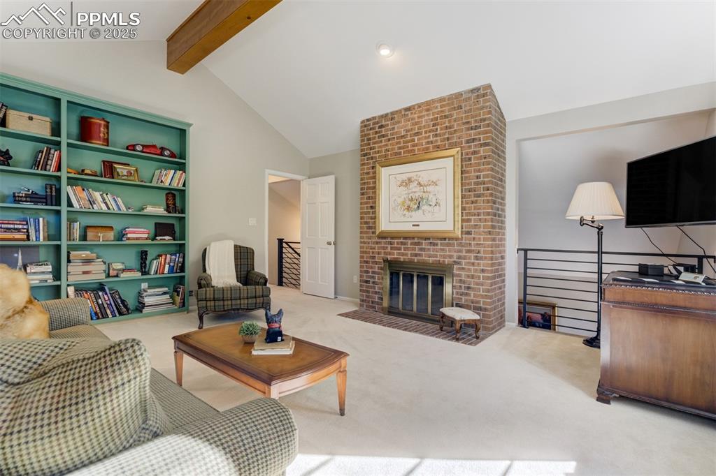 Image 35 of 50: Loft