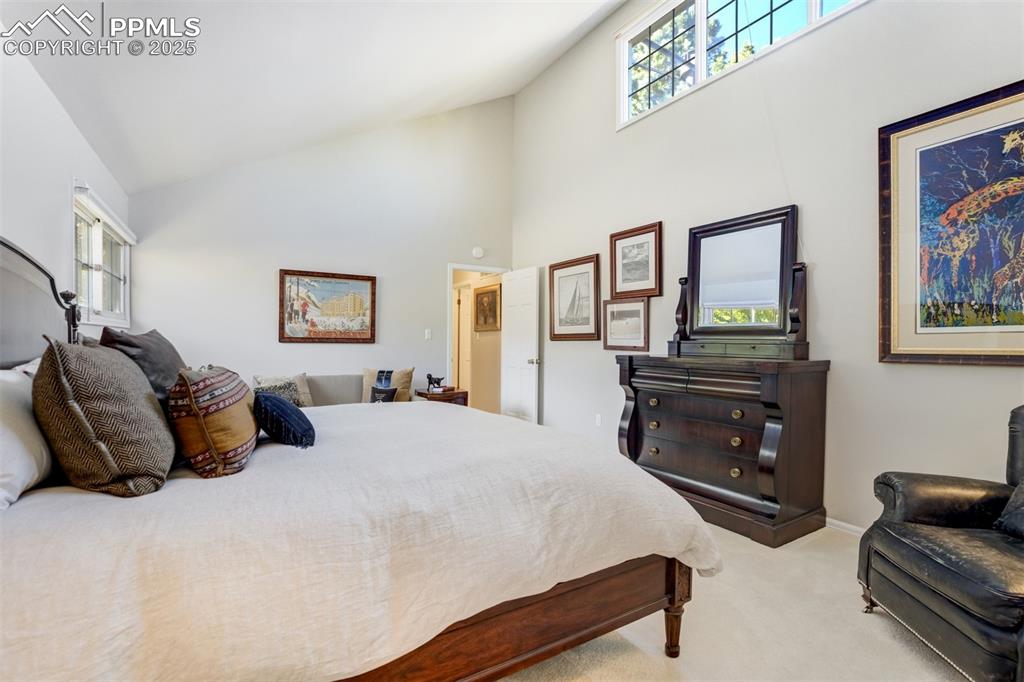 Image 37 of 50: Bedroom