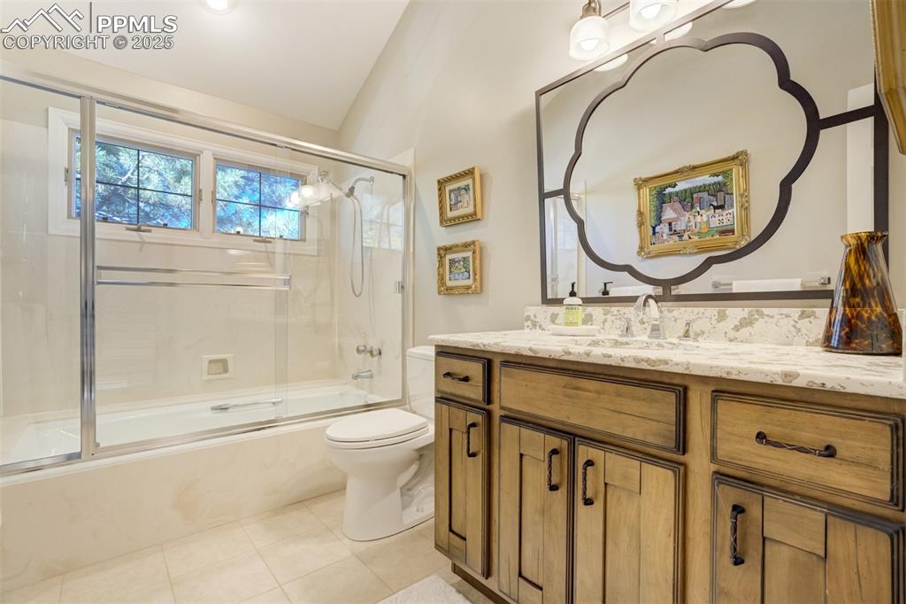 Image 39 of 50: Bathroom