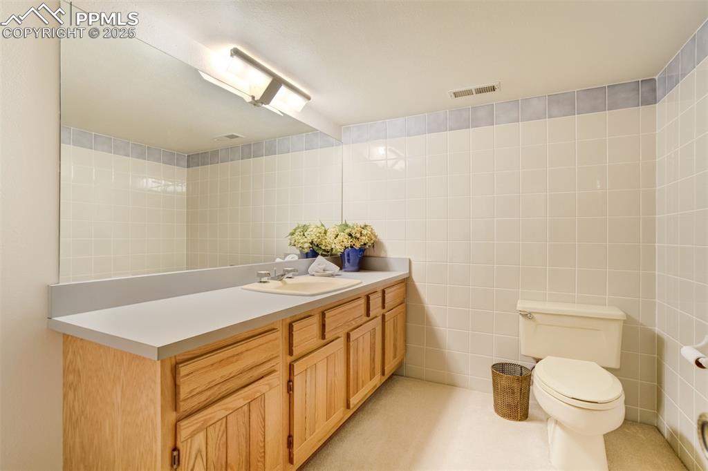 Image 47 of 50: Bathroom