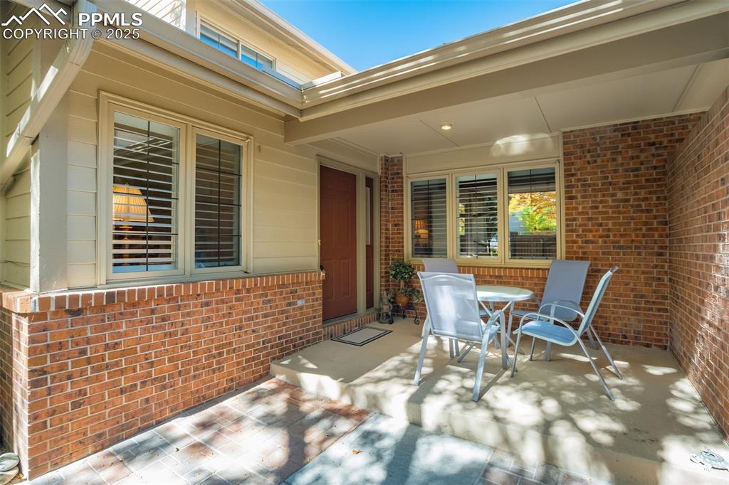 Image 6 of 50: Entry