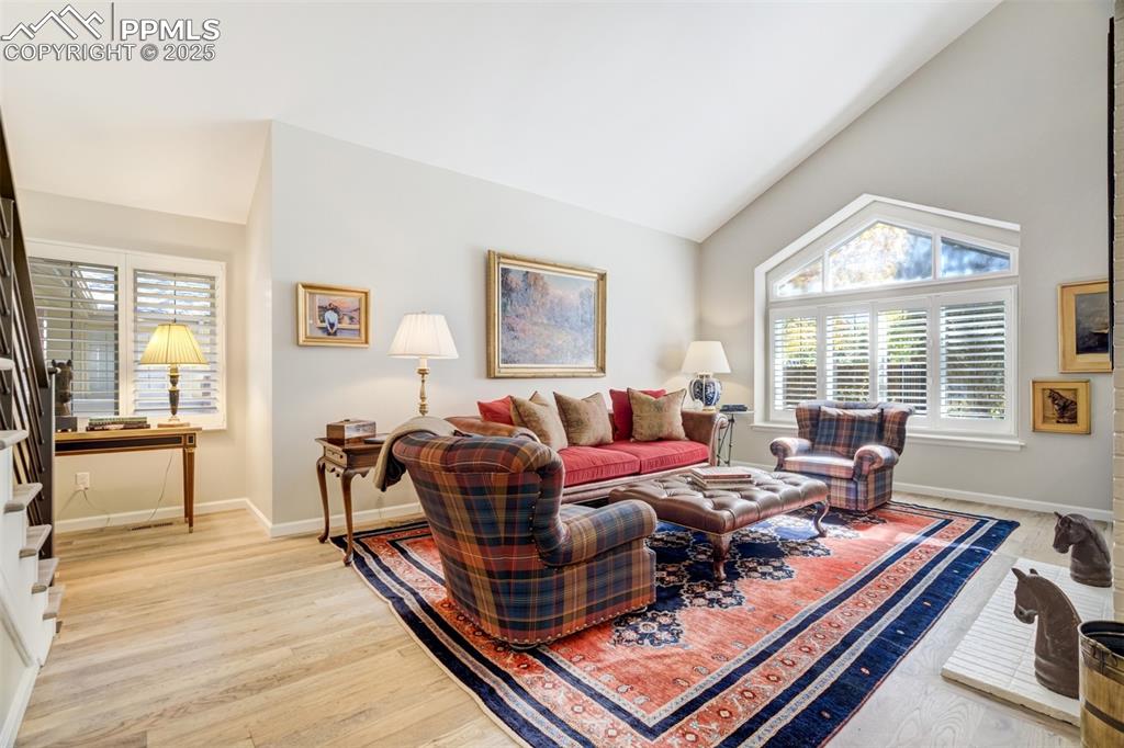 Image 9 of 50: Living Room