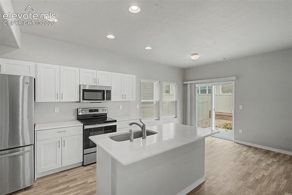 Image 12 of 35: Kitchen