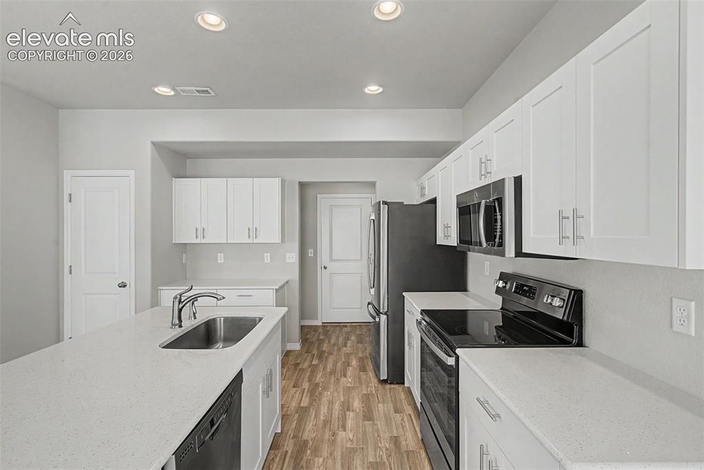 Image 15 of 35: Kitchen
