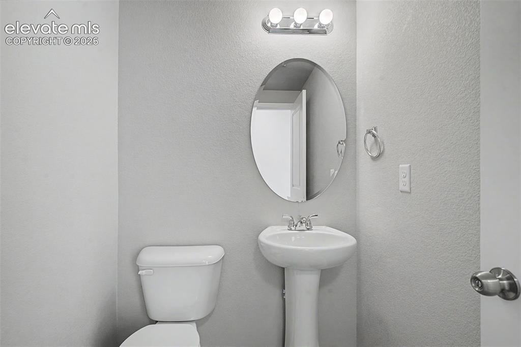 Image 4 of 35: Bathroom