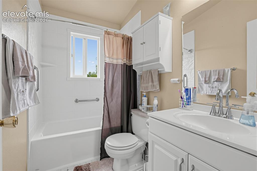 Image 10 of 27: main bathroom