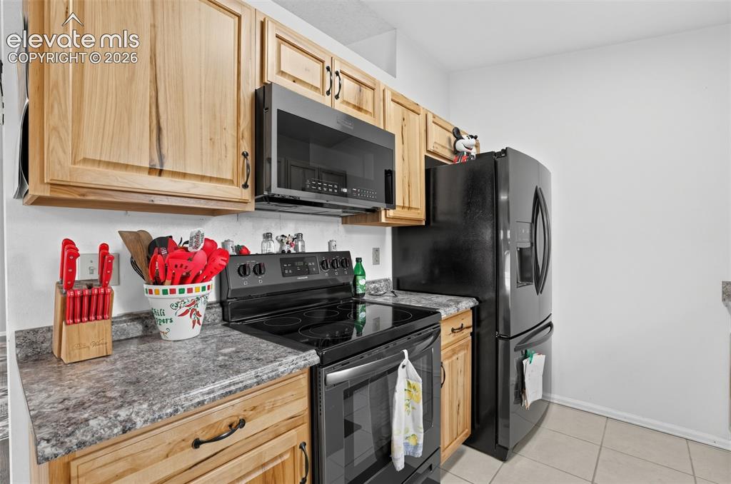 Image 5 of 27: Kitchen