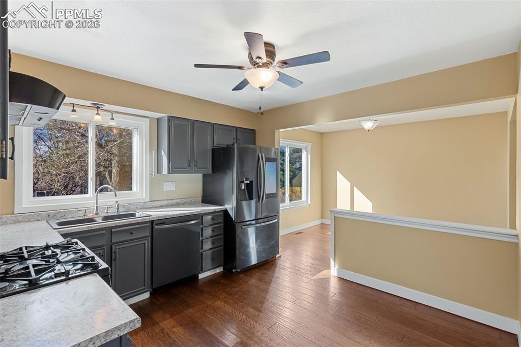 Image 10 of 28: Kitchen