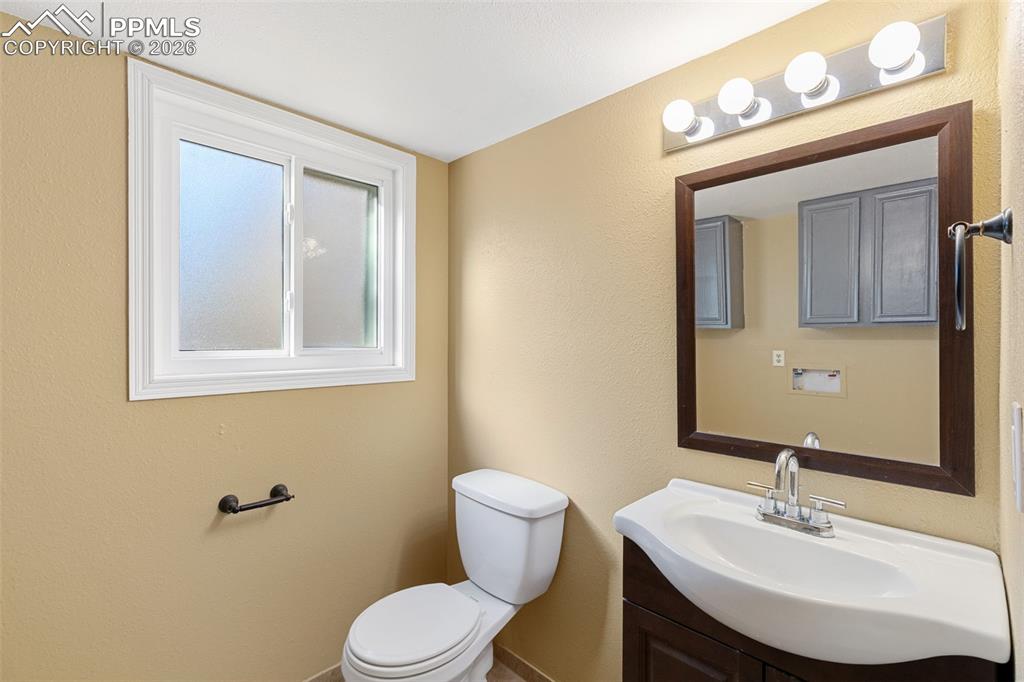 Image 11 of 28: Bathroom