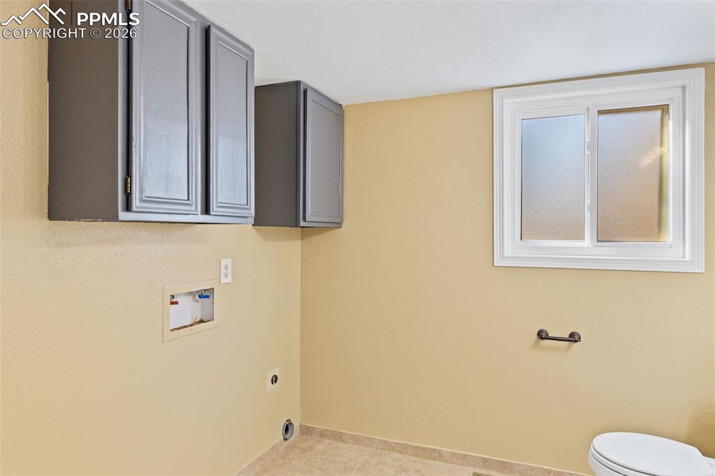 Image 12 of 28: Laundry