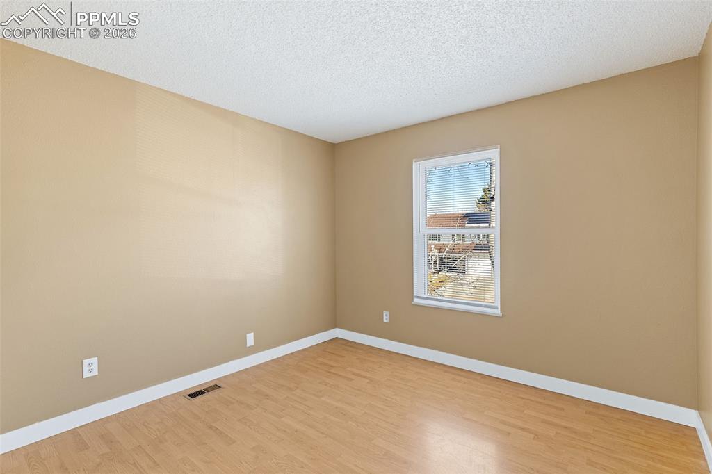 Image 13 of 28: Bedroom