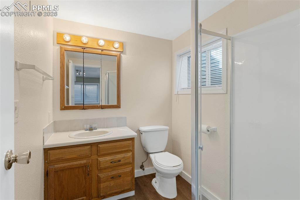 Image 23 of 28: Bathroom