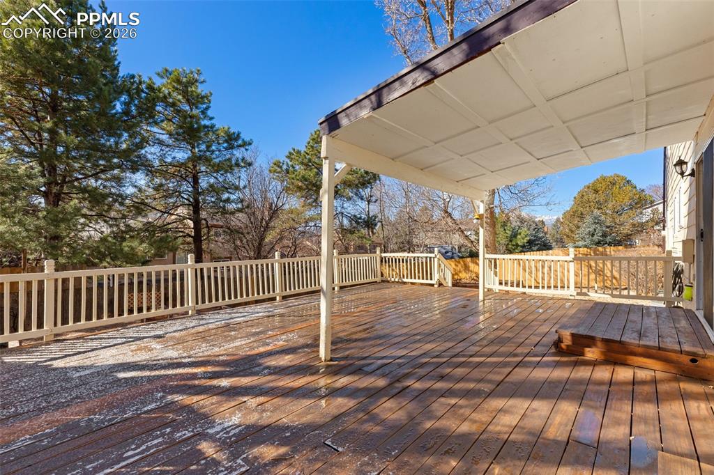 Image 24 of 28: Deck