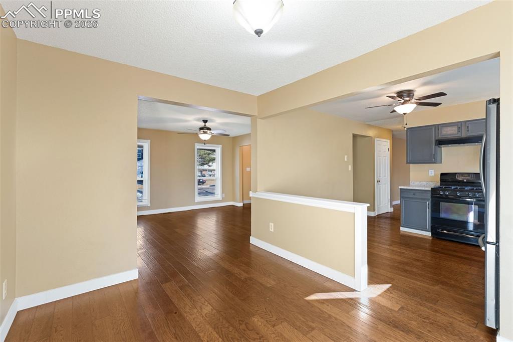 Image 7 of 28: Dining Area