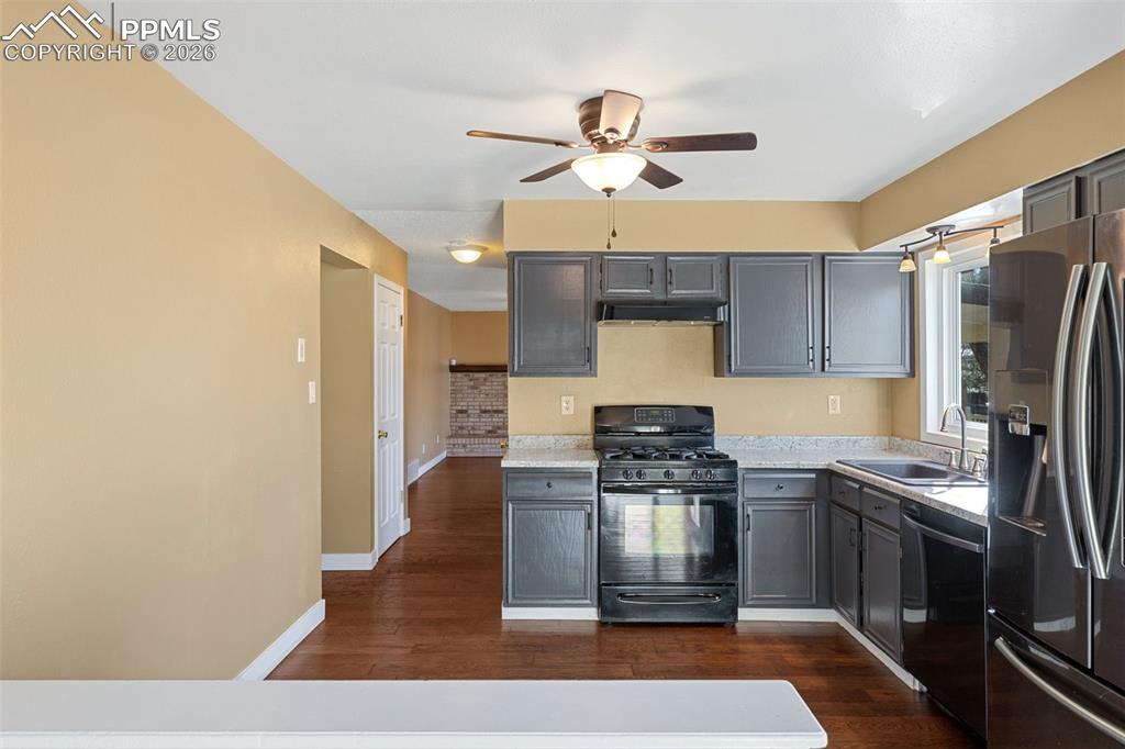 Image 9 of 28: Kitchen