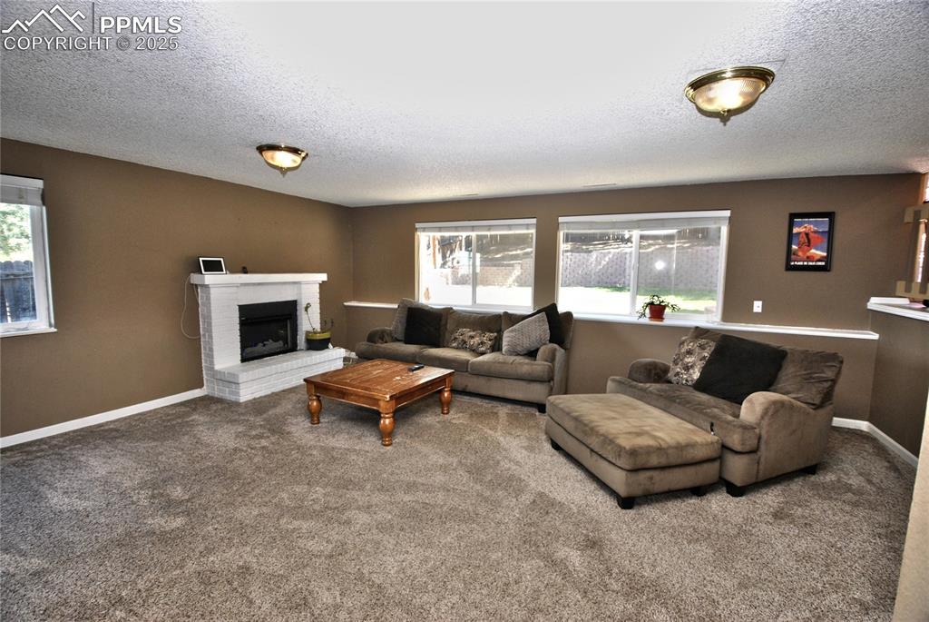 Image 19 of 35: Family Room