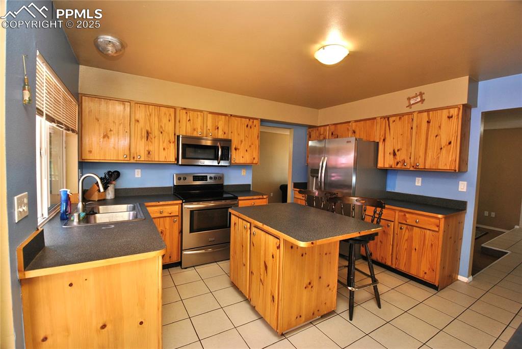 Image 8 of 35: Kitchen