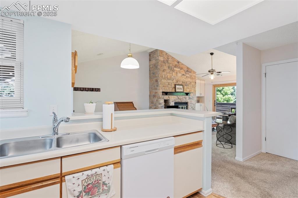 Image 15 of 34: Kitchen