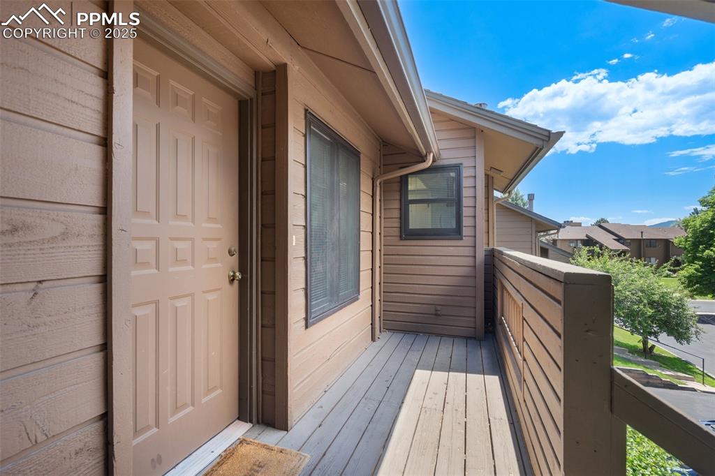 Image 4 of 34: Deck