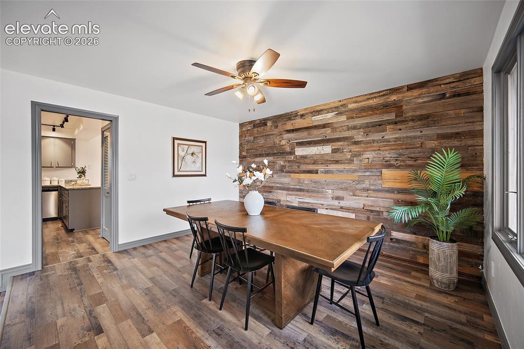 Image 12 of 48: Dining Area