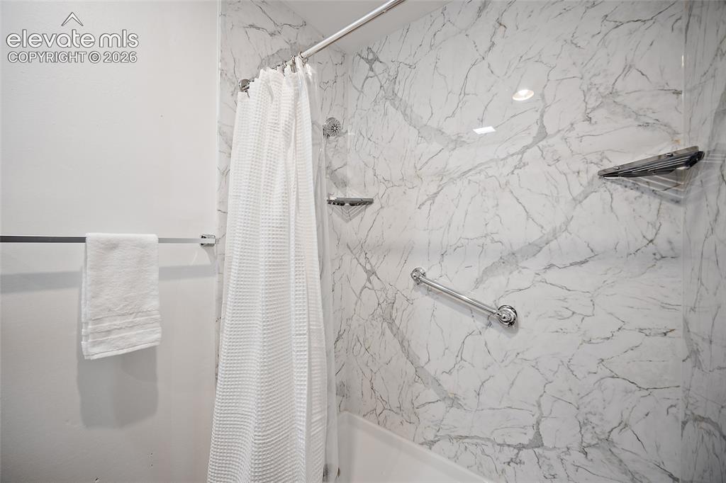 Image 30 of 48: Bathroom