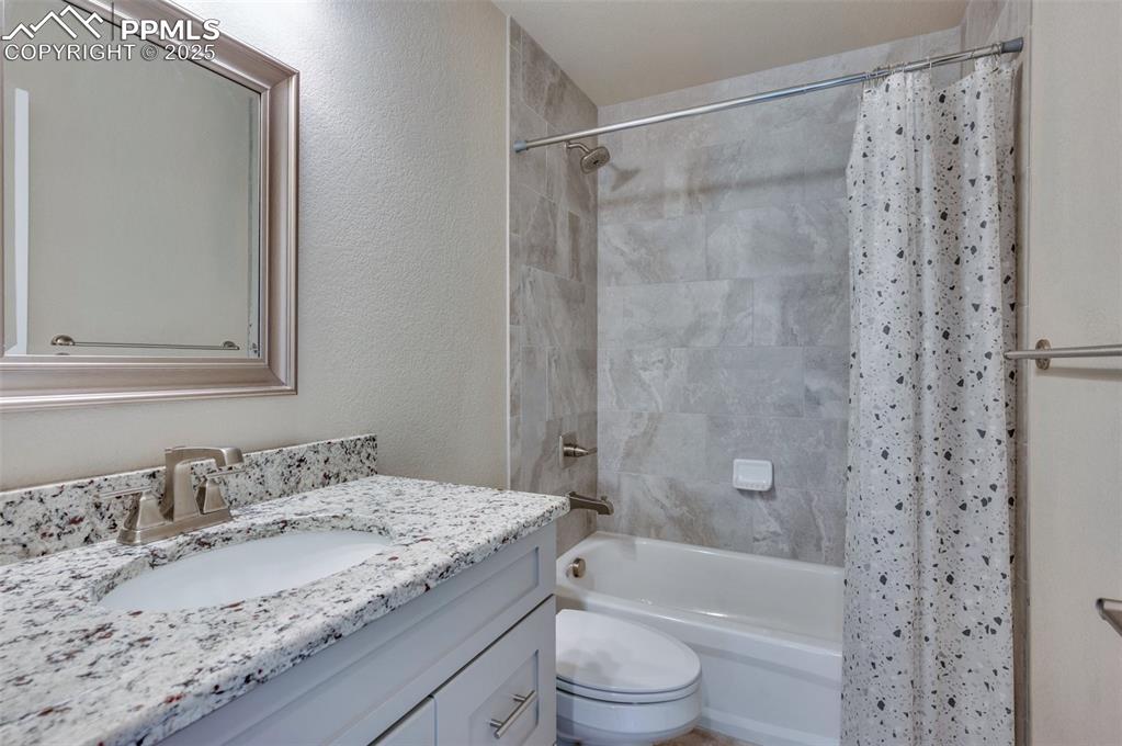 Image 14 of 29: Bathroom