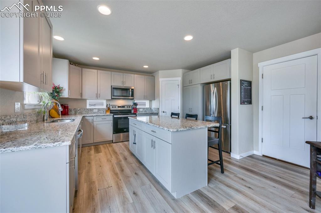 Image 8 of 29: Kitchen
