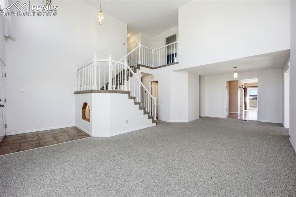 Image 21 of 50: Living room with a high vaulted ceiling