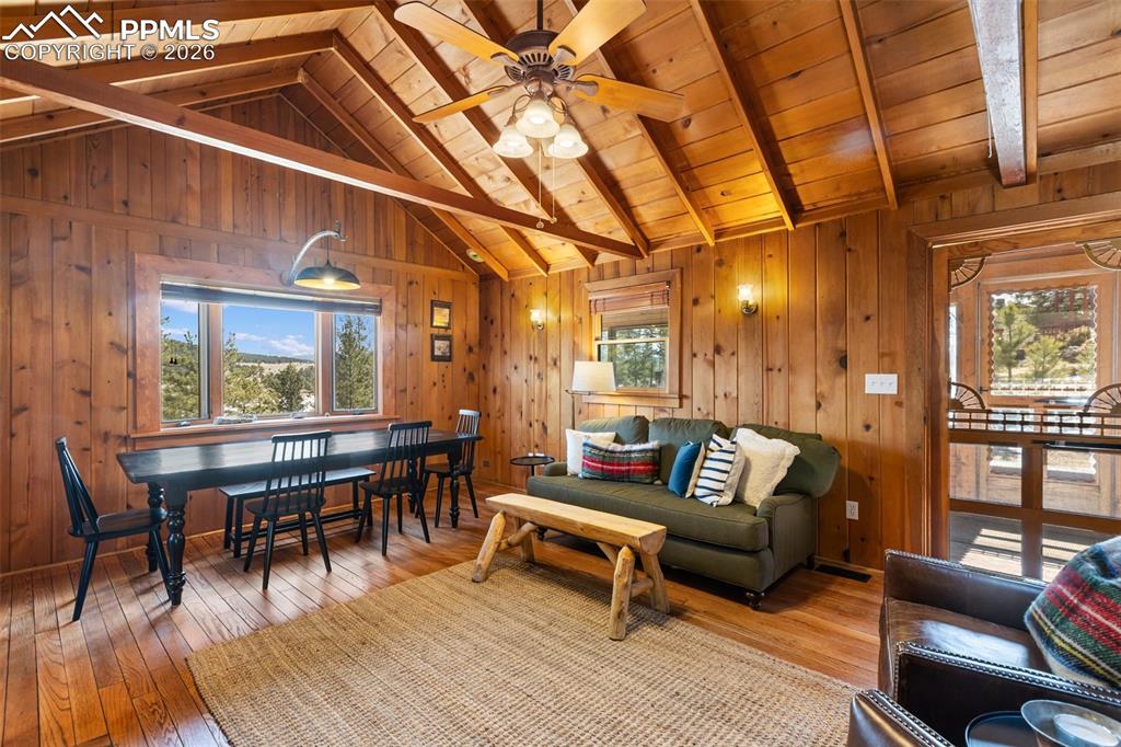 Image 12 of 50: Dining Area