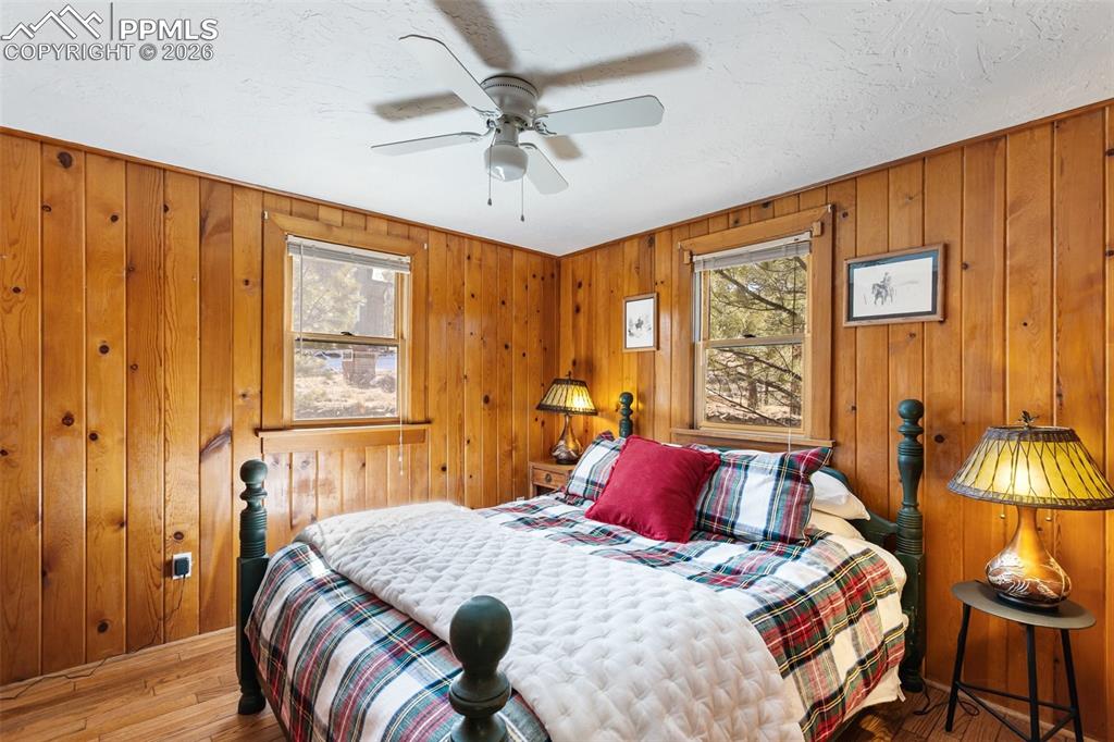 Image 24 of 50: Bedroom