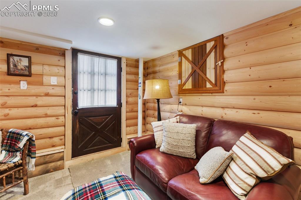 Image 27 of 50: Family Room