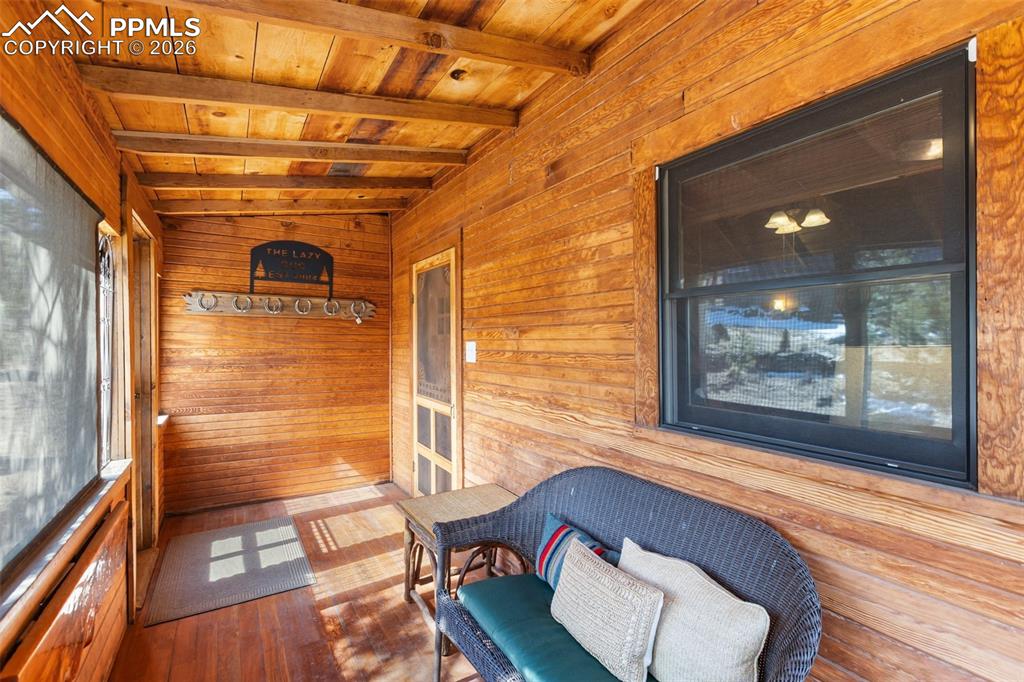 Image 4 of 50: Entry