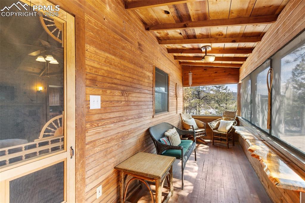 Image 5 of 50: Entry