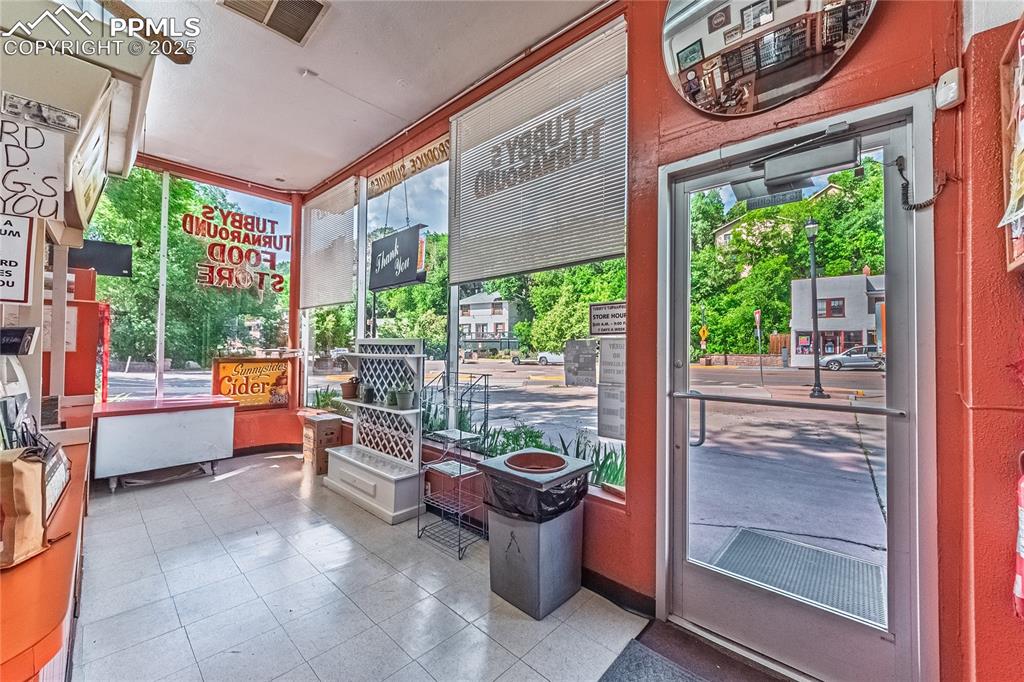 Image 10 of 21: Sun Room