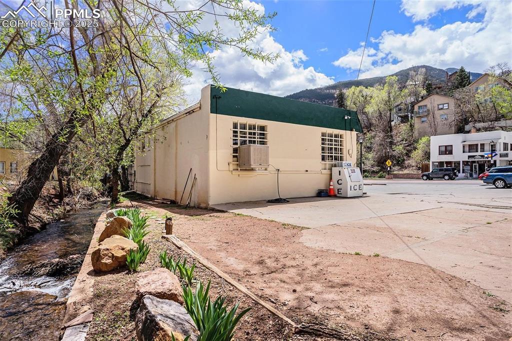 Image 14 of 21: Back of Structure