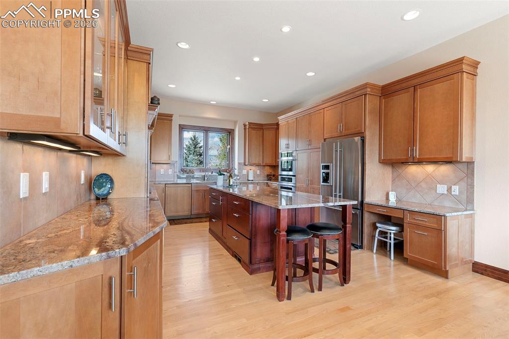 Image 12 of 43: Kitchen