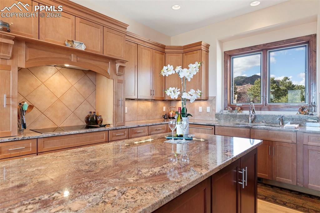 Image 13 of 43: Kitchen