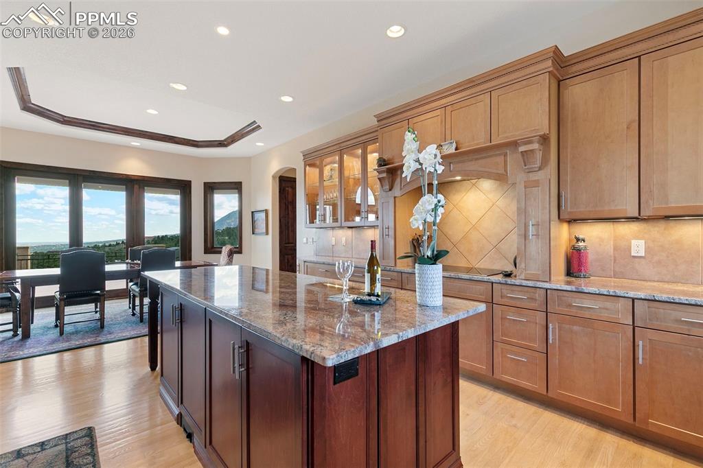 Image 15 of 43: Kitchen