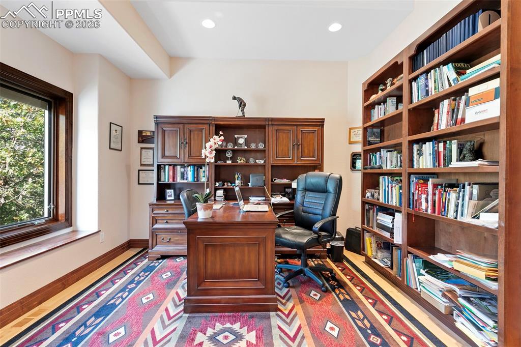 Image 19 of 43: Office