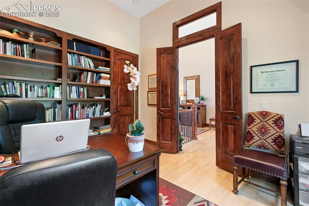 Image 20 of 43: Office