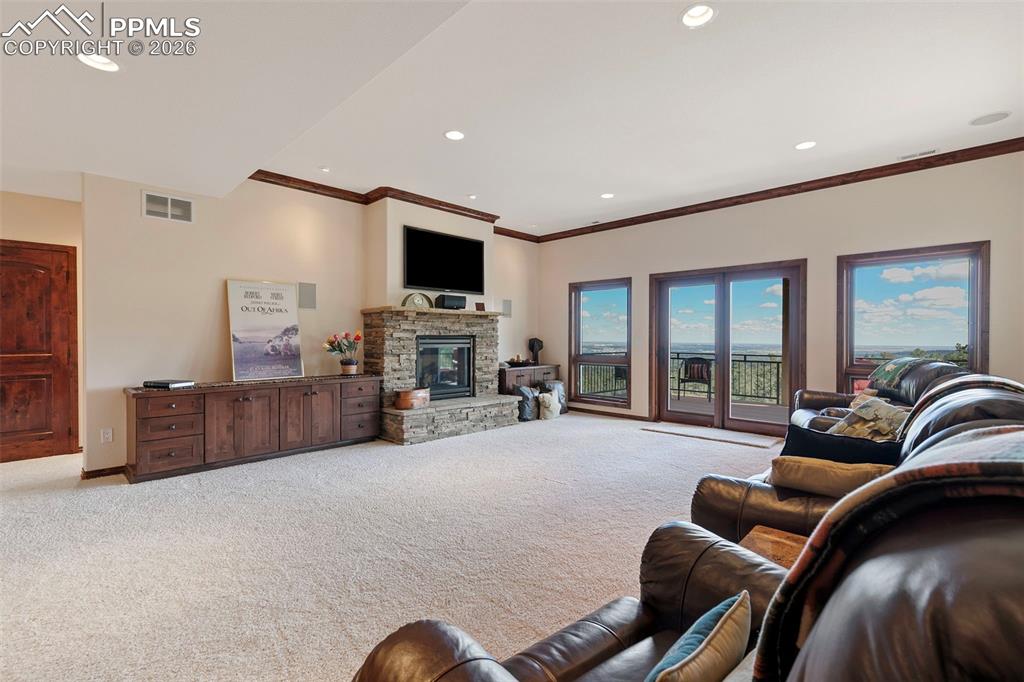 Image 31 of 43: Family Room