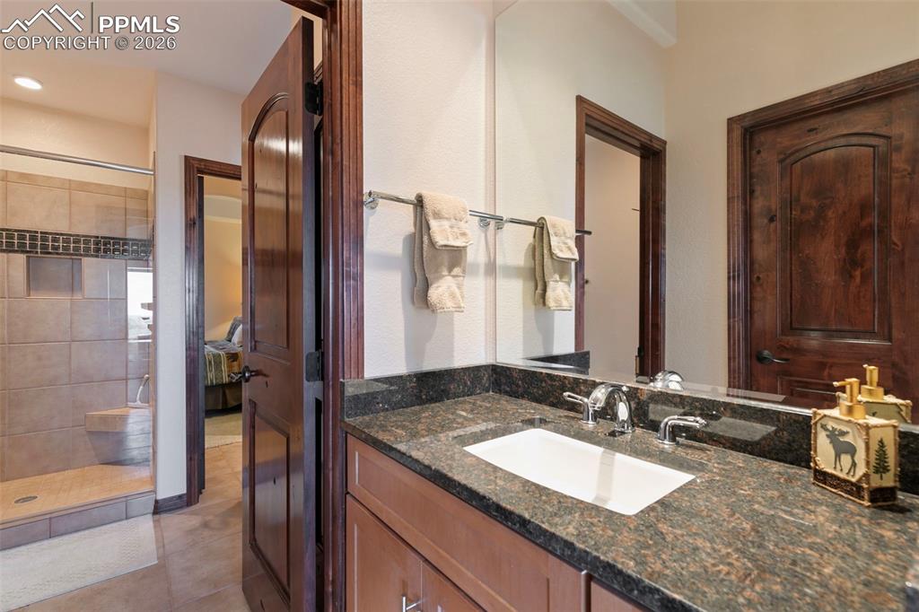 Image 37 of 43: Bathroom