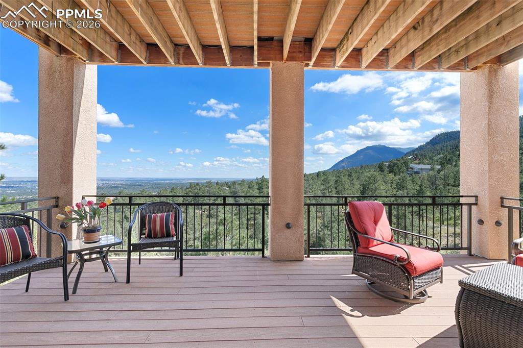 Image 39 of 43: Deck