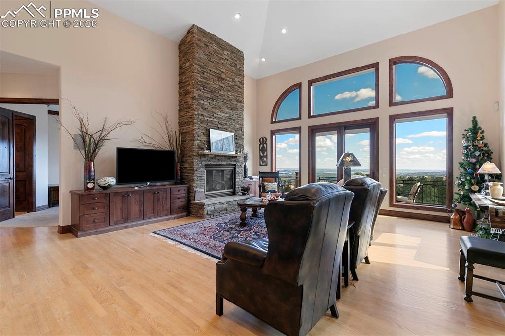 Image 5 of 43: Great Room