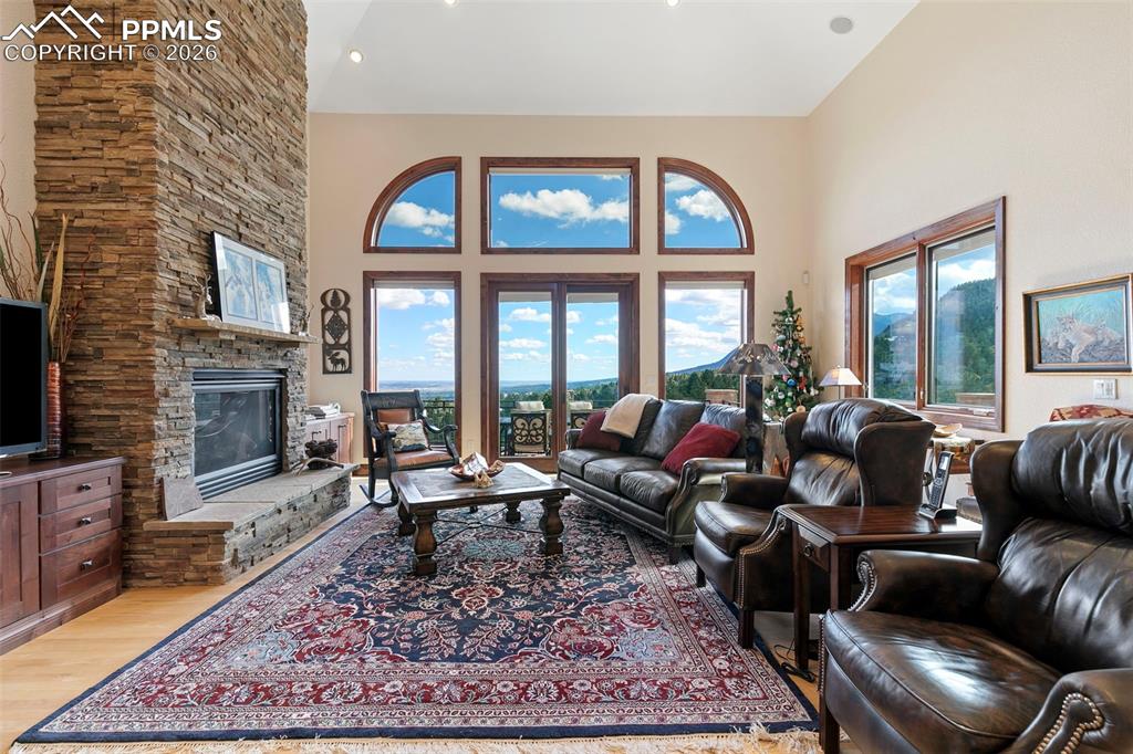 Image 6 of 43: Great Room